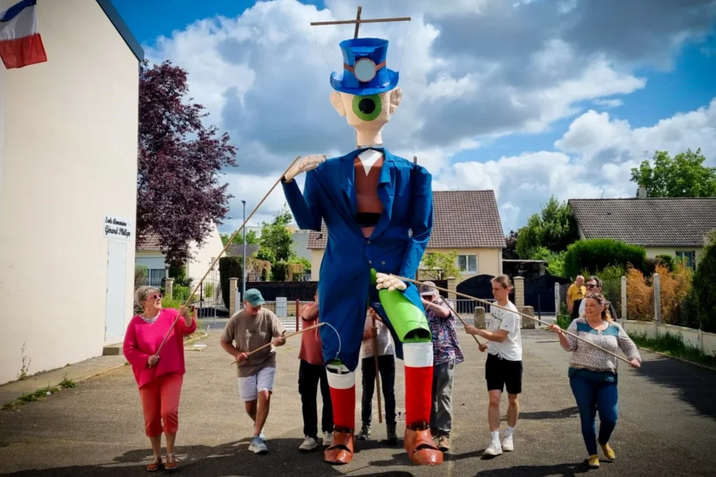 Marionnettes_Danse_Théâtre_Jeune_public_Famille_Personnes_âgées_Poétique_Original_Art_de_rue